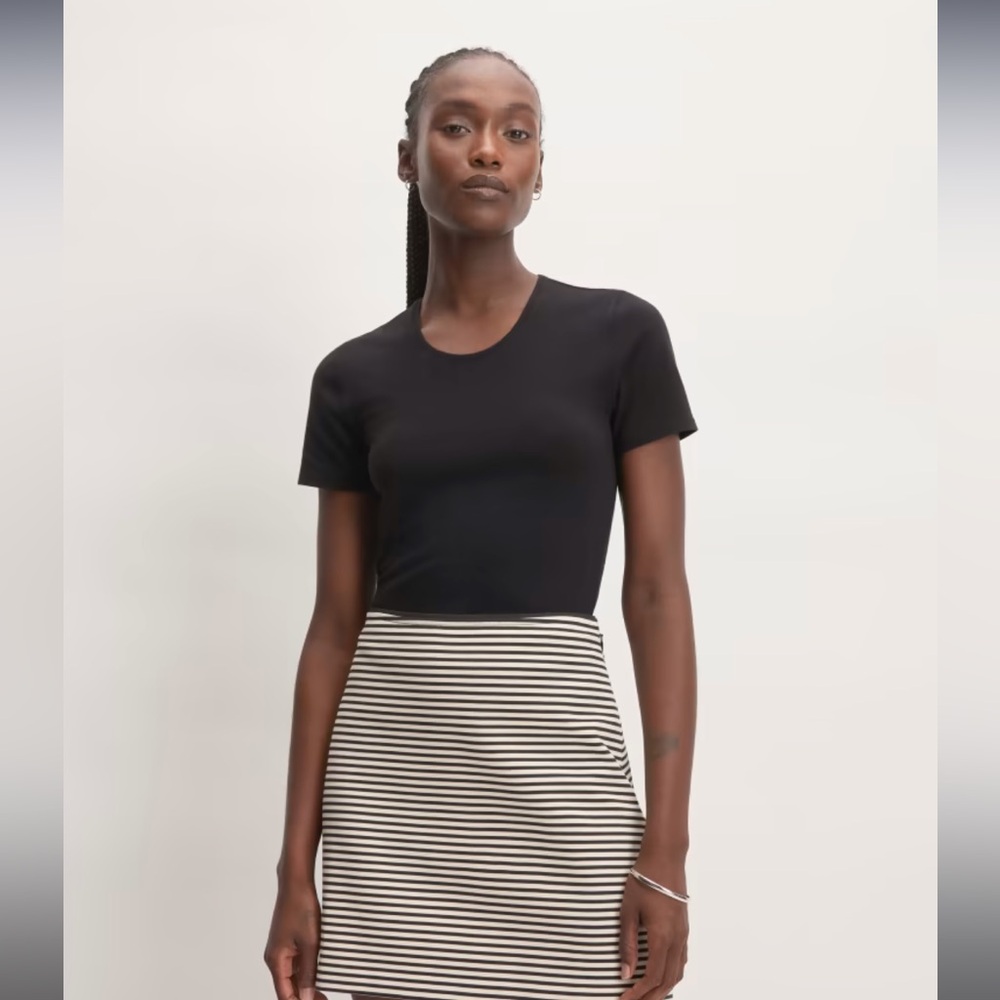 Everlane The Supima Form Crew Neck Tee black excellent condition size small